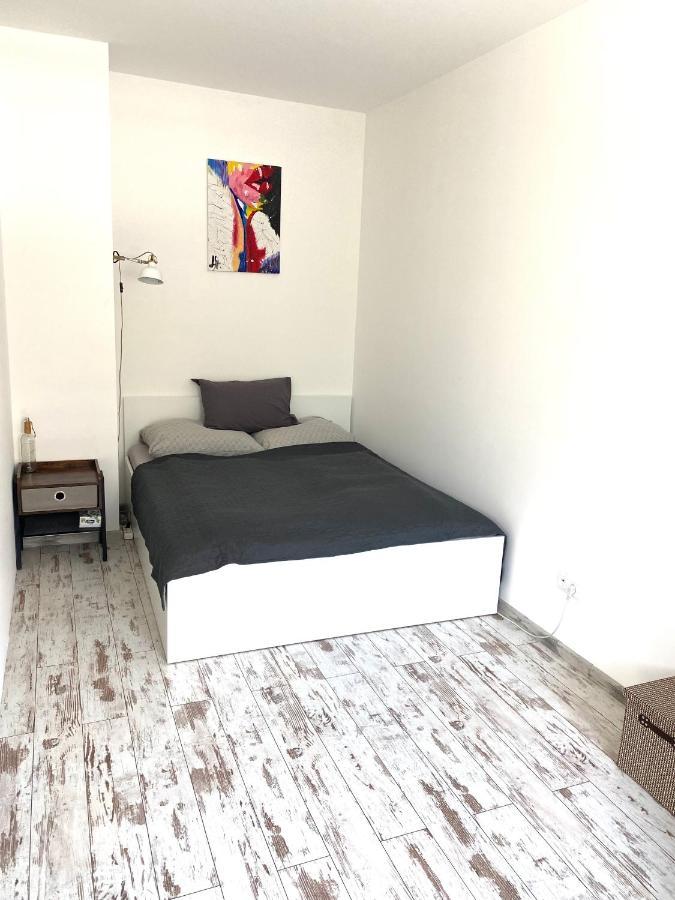 Residence Park Lovely Apartman With Private Parking Kysucke Nove Mesto Екстериор снимка